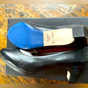 Dr Liza Sneaker Pump with Brazilian Leather and royal blue rubber sole